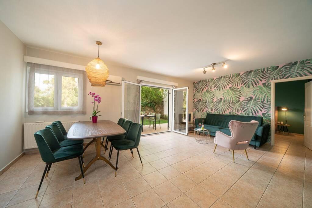 Central & Elegant Suite With Private Garden Аргостолион Экстерьер фото
