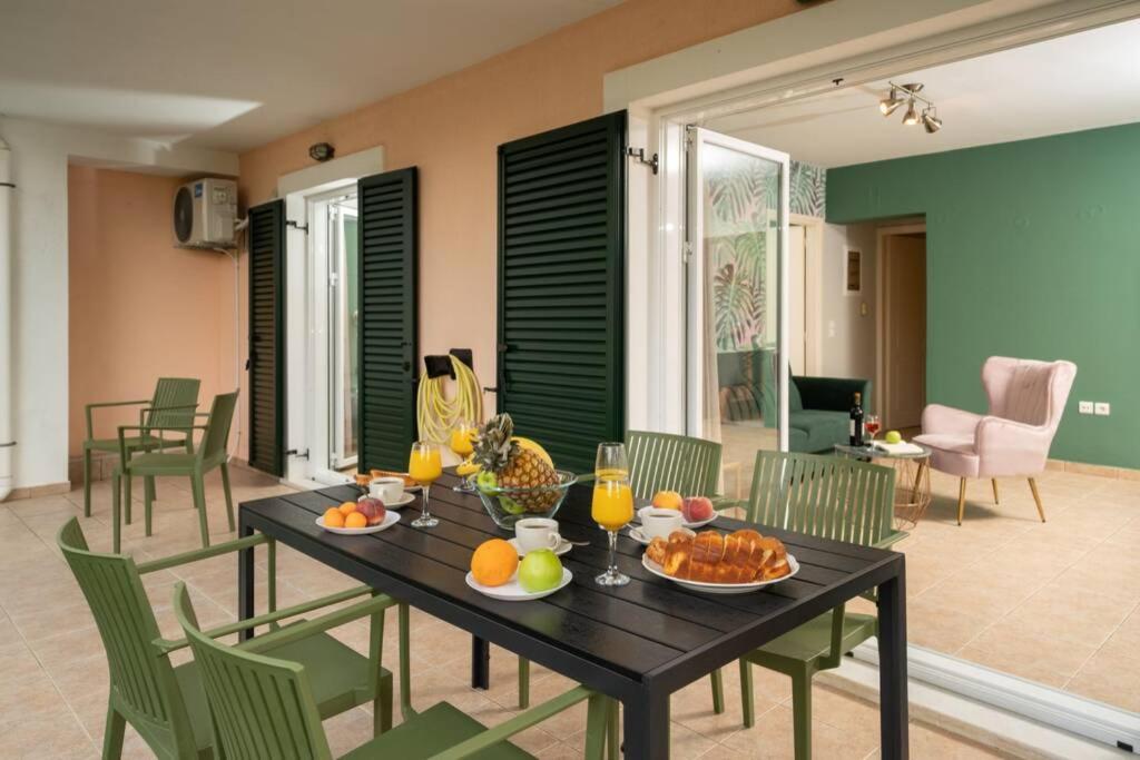 Central & Elegant Suite With Private Garden Аргостолион Экстерьер фото