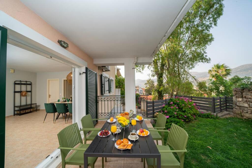 Central & Elegant Suite With Private Garden Аргостолион Экстерьер фото