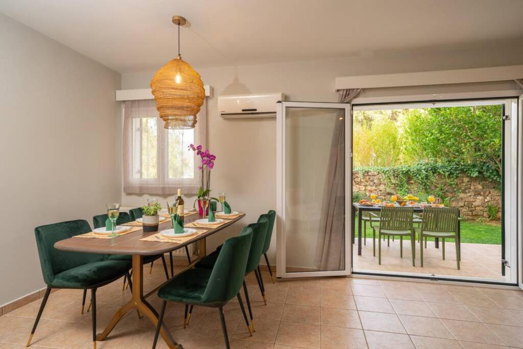Central & Elegant Suite With Private Garden Аргостолион Экстерьер фото