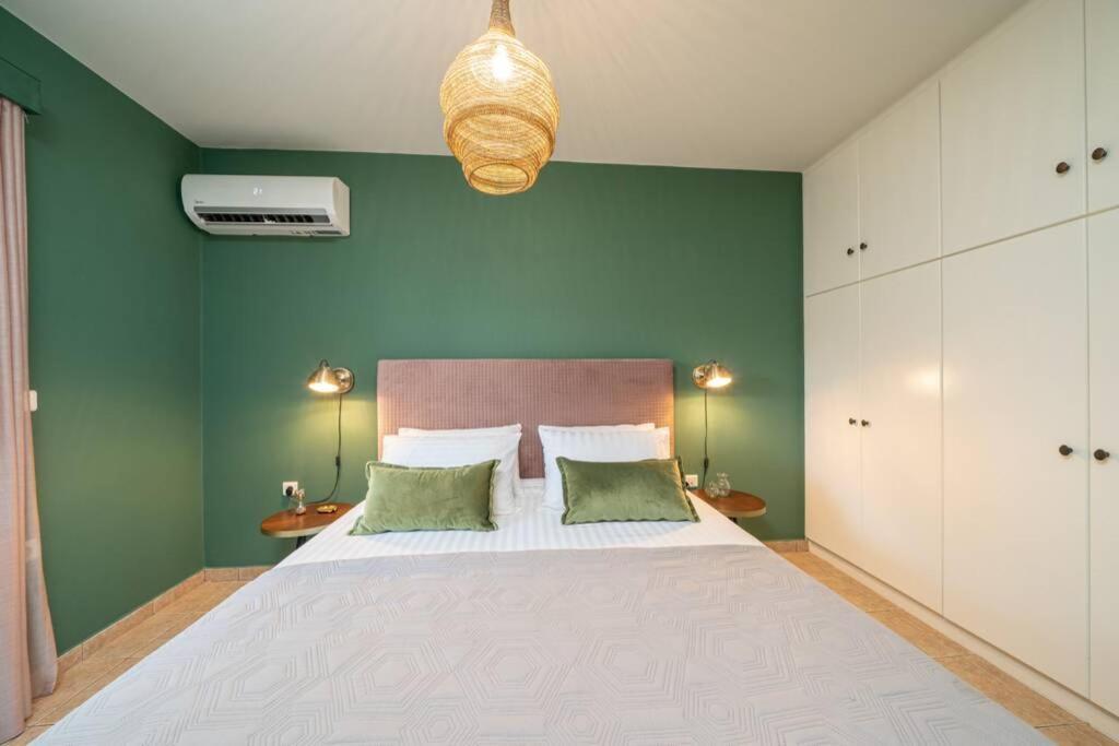 Central & Elegant Suite With Private Garden Аргостолион Экстерьер фото