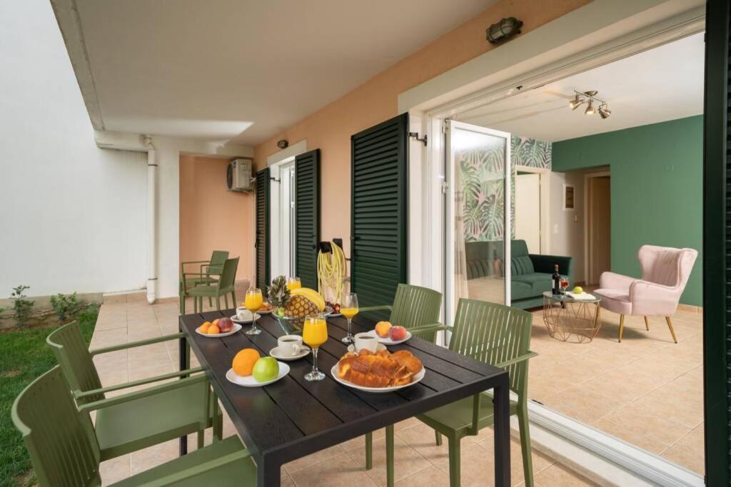 Central & Elegant Suite With Private Garden Аргостолион Экстерьер фото